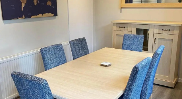 Spacious & Modern 3 Bed House