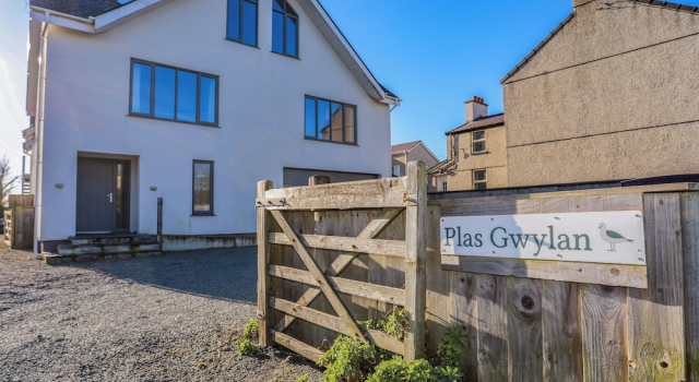 Plas Gwylan, Book Feriehus Llanfaelog 