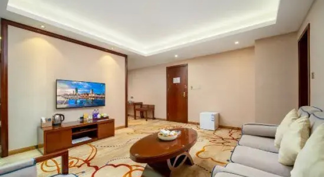 Люкс Executive Zhonglian Harbor Hotel