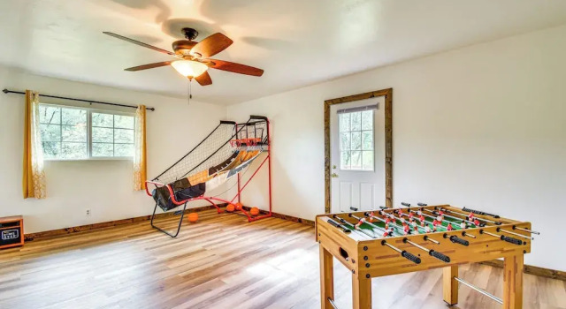 Коттедж Sierra Serenity: Scenic Mtn Escape w/ Game Room