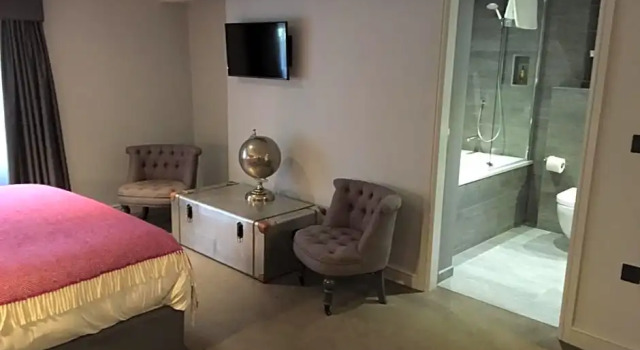 Номер Superior The Churchill Hotel
