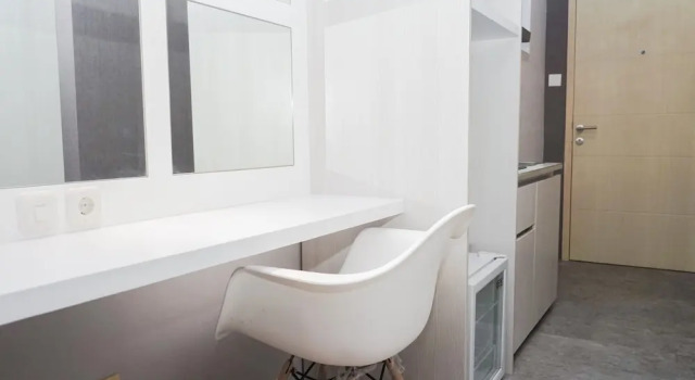 Номер Standard Clean and Tidy Studio Room at Tree Park Apartment