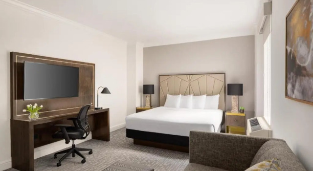 Двухместный полулюкс Martinique New York on Broadway, Curio Collection by Hilton