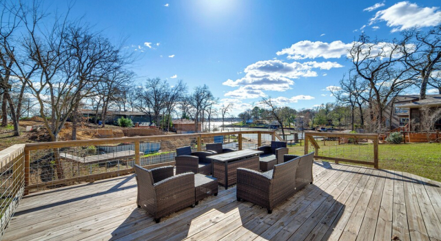 Коттедж Lakeside Retreat: Large Spacious Home w/ Game Room