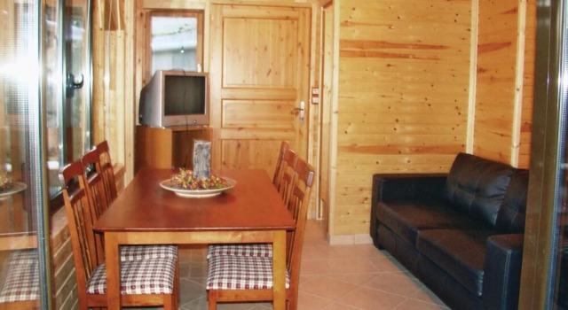 Awesome Home in Molos Kammena Vourla With 2 Bedrooms, Internet and Outdoor Swimming Pool, Book Hotel Hotels in Central Greece with Parking, Parking
