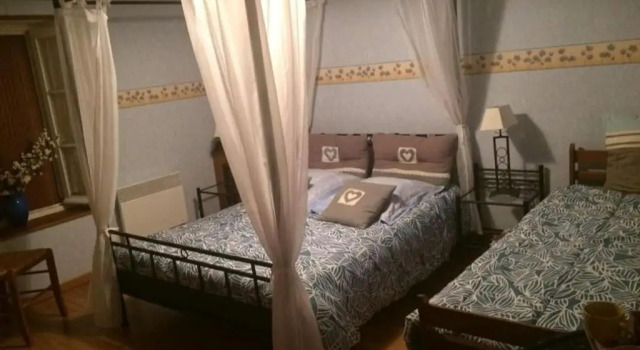 Chambres et table d'hôtes les grivottes, Rezerwuj Hotel Hotele w Cher z parkingiem, Parking