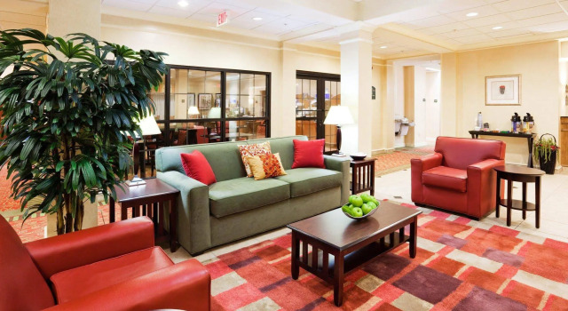 Holiday Inn Express Knoxville-Strawberry Plains, Rezerwuj Hotel Strawberry Plains Tennessee
