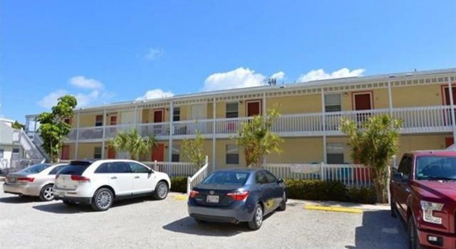 Tiki s Beachside Bungalow - Studio Condo Just Steps From the Sand