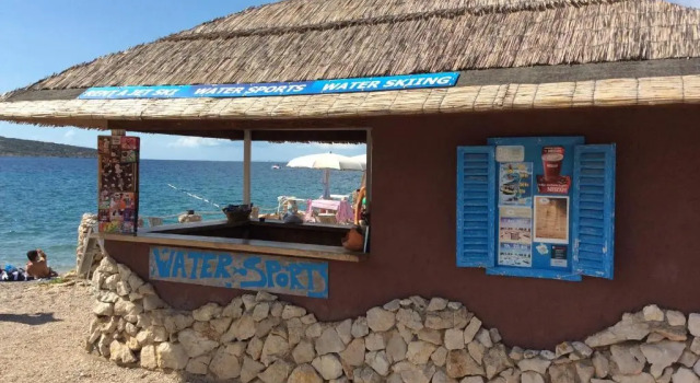 House Jadranka, Prenota Appartamento Hotel a Isole Quarnerine con parcheggio, Parcheggio