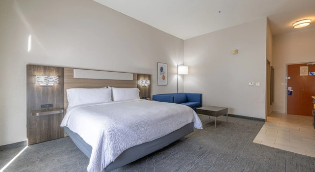 Люкс c 1 комнатой Holiday Inn Express & Suites College Station by IHG