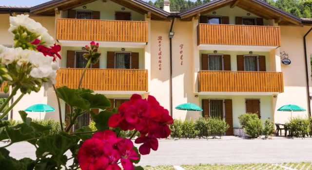 CROSINA HOLIDAY - Residence Toli, Забронировать Отель Отели и гостиницы Рива-дель-Гарды, Отель