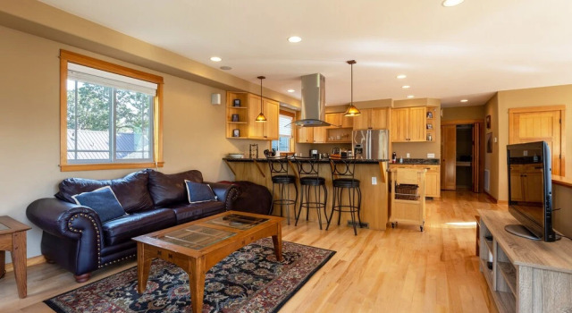 River Watch Getaway 3 Bedroom Townhouse by RedAwning, Buchen Sie Ferienhaus Hood River Columbia River Gorge