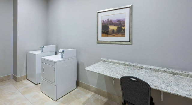 La Quinta Inn & Suites Fort Worth/Lake Worth, Rezerwuj Hotel Lake Worth Dallas - Fort Worth Metropolitan Area