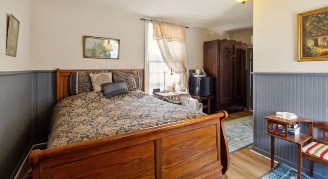 Коттедж Carroll Cottage 1 Bedroom by Main Street Bed & Breakfast