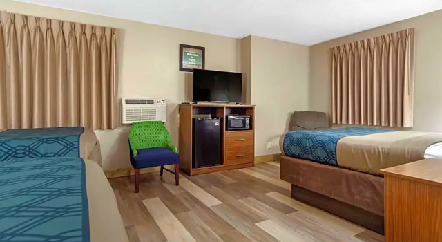 Шестиместный номер Standard Econo Lodge Hays I-70