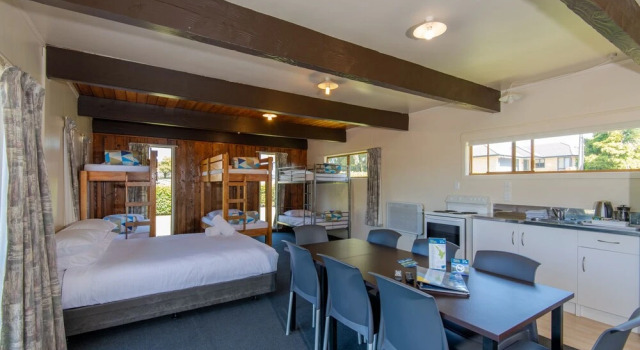 Шестиместный номер Classic Cambridge Top 10 Holiday Park