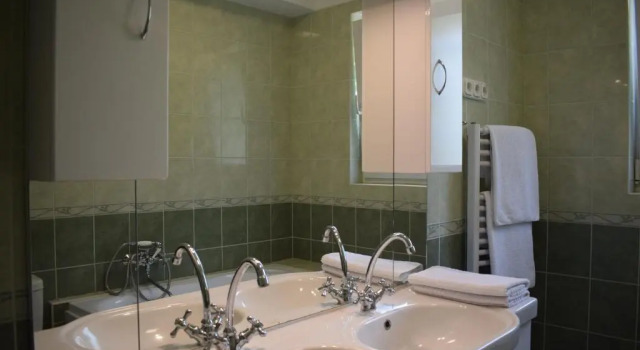 Люкс Orient Apartmanház