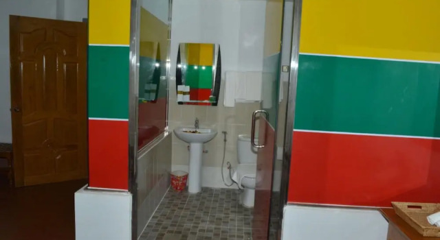 Номер Deluxe Hotel Myat Nan Taw