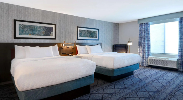 Четырёхместный номер Deluxe Hilton Garden Inn Cedar Rapids