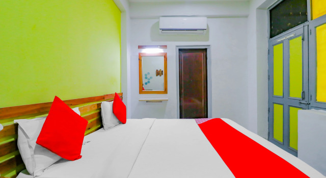 OYO 72544 Down Town Inn
