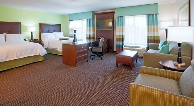 Четырёхместный люкс Hampton Inn & Suites Minneapolis West/ Minnetonka