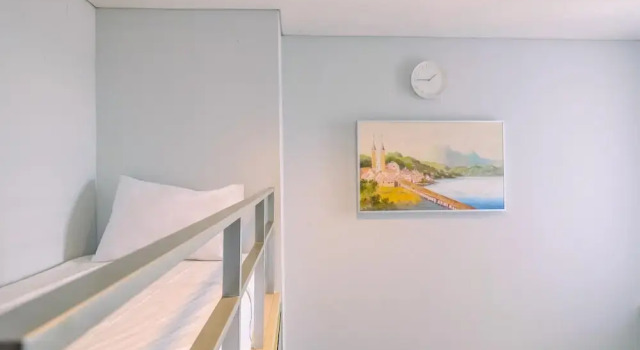 Elegant 3BR + 1 Apartment with Private Lift & 80 mbps internet at The Lavande Residence, Book Lejlighed Hoteller i Tebet med pool, Swimmingpool