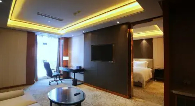 Люкс Business Haoshideng Yicheng Hotel (Nanhu District Babaiban Shopping Center Store)
