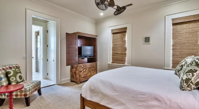 Blissful Shores 7 Bedroom Holiday Home by Five Star Properties, Забронировать Дом для отпуска Виллы Санта-Роза-Бич, Вилла
