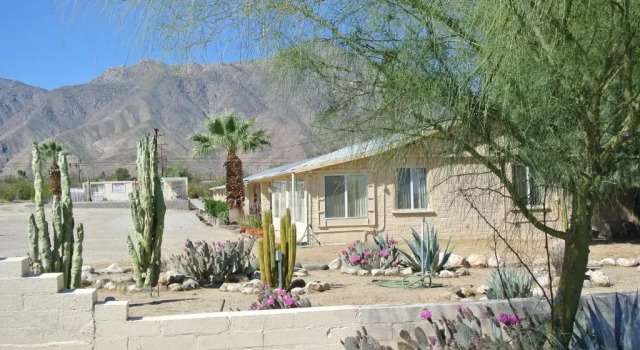 Borrego Springs Motel, Забронировать Мотель Отели Боррего-Спрингса с бассейном, рядом с Поле для гольфа The Springs at Borrego, Бассейн