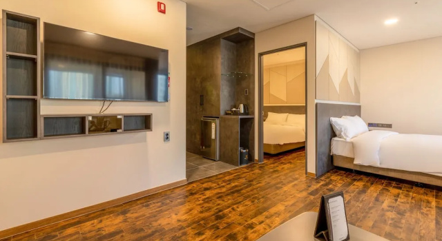 Семейный люкс Urban-Est Hotel