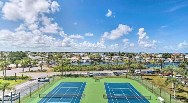 Апартаменты с 2 комнатами с балконом Gulf-view Balcony & Pool Access: Hudson Retreat