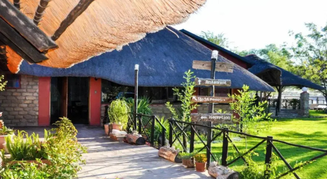 Transkalahari End Resort - Die Dam