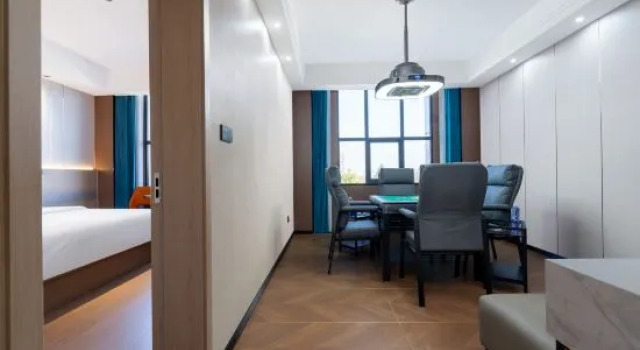 Люкс H Hotel (Yiyang Hunan City College)