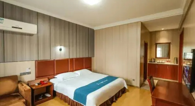 Люкс Rujia Huayi Select Hotel (Liyang High-Speed Railway Station Wanda Plaza)