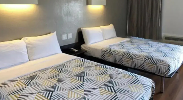 Четырёхместный номер Standard Motel 6 Paris, TX