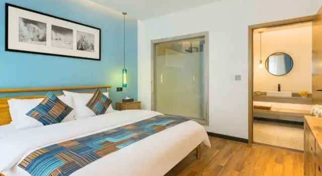 Двухместный люкс Li Xiangguo Wenquan Homestay