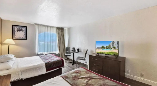 Четырёхместный номер Deluxe Plaza Hotel Fort Lauderdale