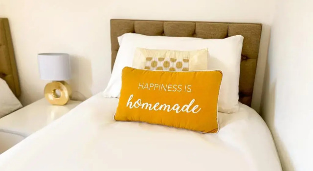 Апартаменты Central MK Hub Apartment - 2 Bedroom 2 Bathroom - Balcony, Smart TV with Netflix and Free Parking by Yoko Property