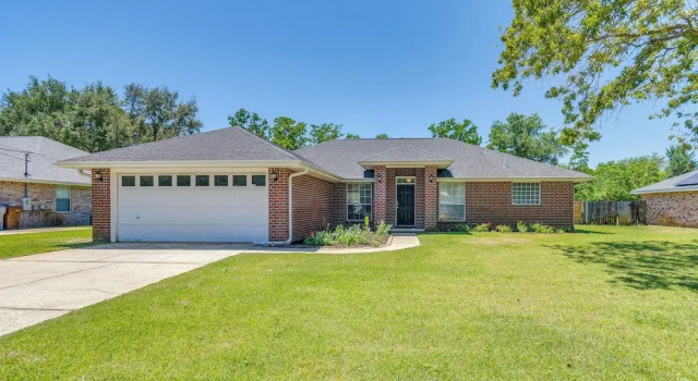 Коттедж 6 Mi to Navarre Beach: Dog-friendly Home w/ Yard