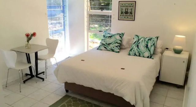 Camps Bay 1 Bedroom Nature Cottage With Views