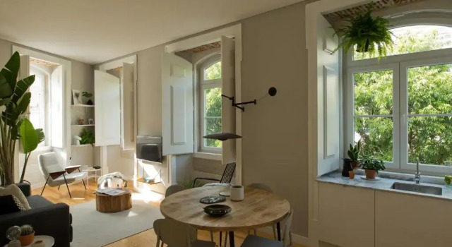 Апартаменты Update Urban Chic Flat in 19th Century Building 2 Bedrooms & 2 Bathrooms & AC Central Alfama District