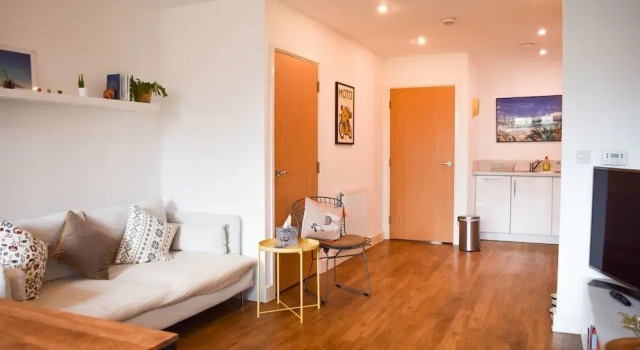Modern 1 Bedroom House in Pontoon Dock, Забронировать Отель Отели и гостиницы Лондона, рядом с Информационно-туристический центр «Барьер на Темзе», Отель