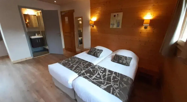 Трёхместный номер Standard Logis Hotel & Spa Beau-Site
