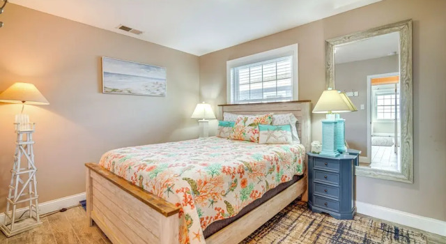 Bright Brigantine Townhome: Steps to Beach Access!, Забронировать Апартаменты/квартира Бригантин Джерси-Шор