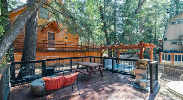 Silver Pine Lodge