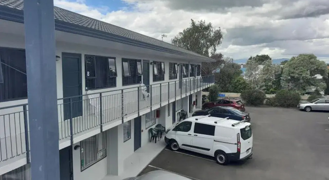 Четырёхместный семейный номер Standard c 1 комнатой Abode Motel
