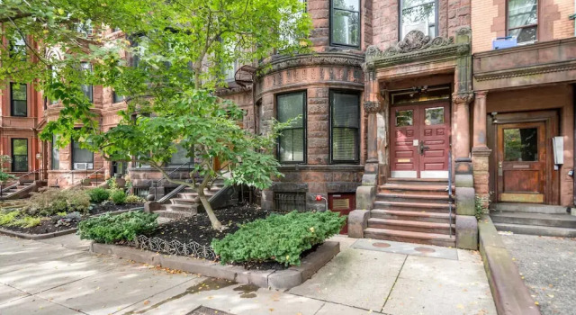 Stylish Brownstone Back Bay Apartments