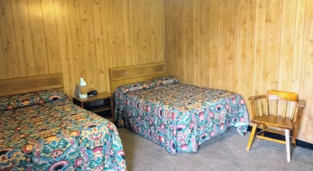Четырёхместный номер Classic с балконом Davis Motel