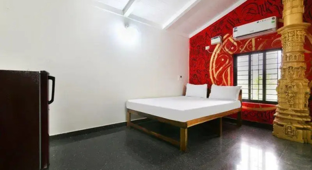 Hotel Lavish by OYO Rooms, Prenota Hotel Arambol 