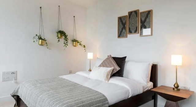 Modern & Designed 2 bed Penthouse Apt Sleeps Five